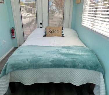 Merritt Island Boat Rental | Seaside Escape A Cozy Houseboat