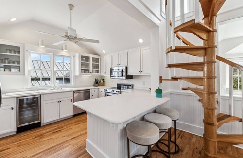 Seaside Cottage | Seaside - Fall Available! 75 Ft from the beach, 3 BR + Bikes