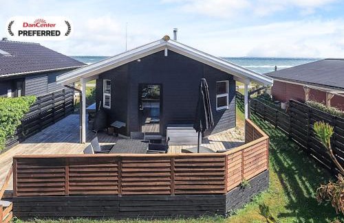 Hasmark Strand House | Seaside Gem with Views - By Traum Ferienwohnungen