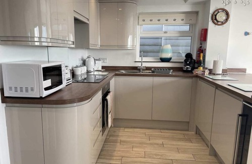 Pevensey House | Seaside Haven with Spectacular Views Ideal for Families.