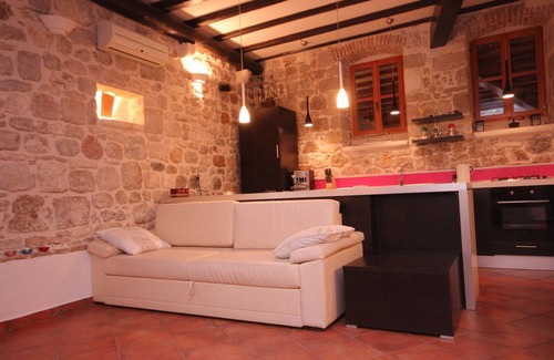 Komiza House | Seaside holiday house Komiža, Vis (K-3469)