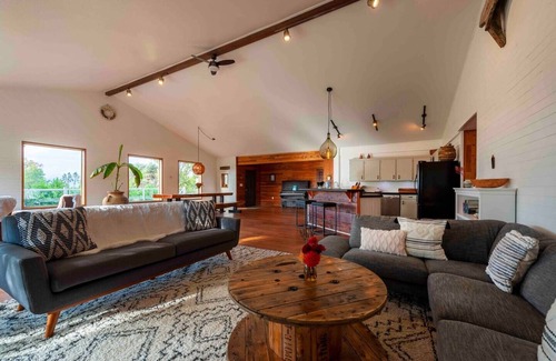 Lummi Island House | Seaside Home Hot Tub/Sauna/Pickleball