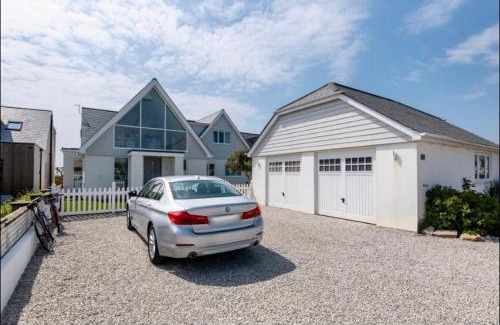 Southwick House | Seaside Place on Shoreham Beach with Hot Tub