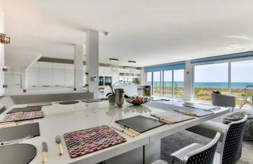 Southwick House | Seaside Place on Shoreham Beach with Hot Tub