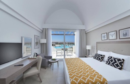 El Quseir House | Seaside Serenity | 3 Poolside Rooms + Spa, Yoga, Tennis & Coral Reef Diving