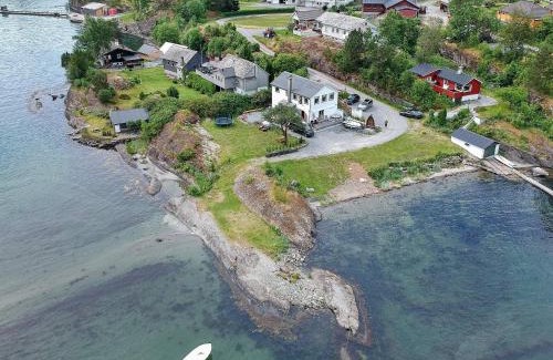 Kvam House | Seaside Serenity in Hardangerfjord-By Traum