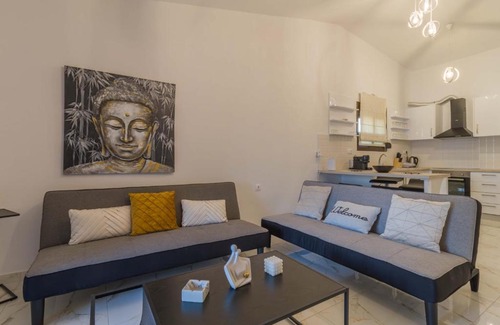 Loutra Oraias Elenis Apartment | Seaside Serenity Suite in Loutra