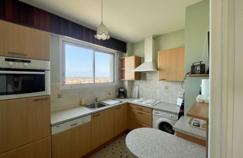 Les Sables d'Olonne Apartment | Seaside Studio with Balcony and Garage, Prime Location!