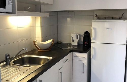 Saint-Cyprien Plage Apartment | Seaside, Studio cabin with sea and pool view ideal for couple with 2 children