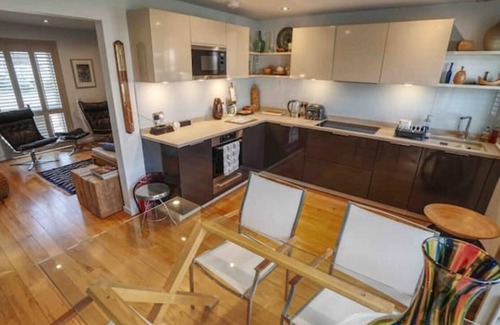 Shoreham-by-Sea House | Seaside Townhouse feat Sauna nr Brighton