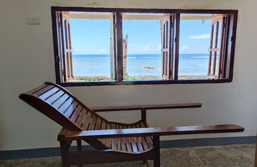 Catangnan Apartment | Seaside view a friendly neighborhood and near in many tourist spot in the island