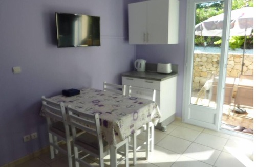 Forcalqueiret Apartment | Seasonal rental studio 30m2 var