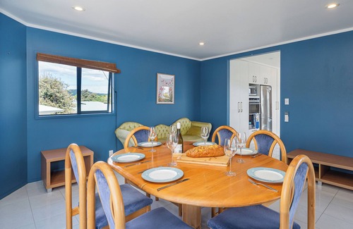 Matarangi House | Seaspray Retreat - Matarangi Holiday Home