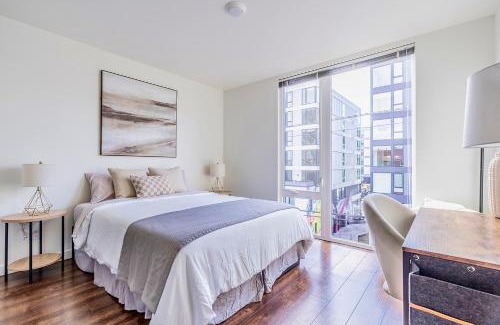 Mann Apartment | Seattle Modern and Stylish Penthouse Apartment (Wifi, Pet Friendly, Rooftop)