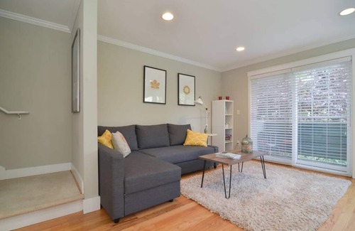Mann House | Seattle Vacation Home: Off The Wall