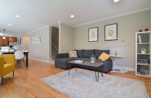 Mann House | Seattle Vacation Home: Off The Wall