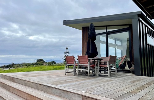 Leigh Cottage | Seaview Bach - 5 mins drive from Goat Island!
