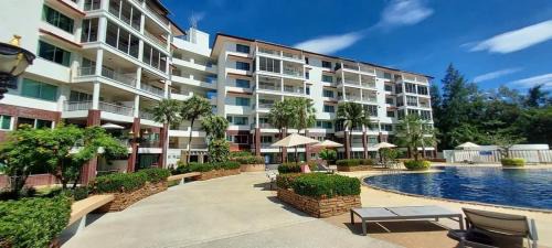 Kram Apartment | Seaview Condominium A13