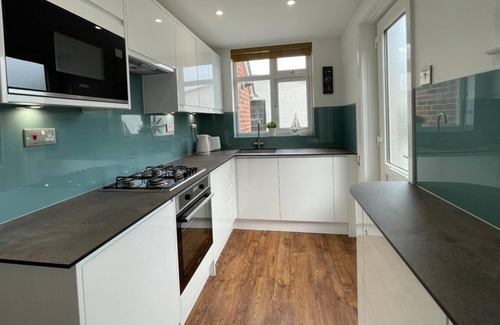 Hill Head Apartment | Seaview dog friendly ground floor flat 1 min to beach sleeps 4