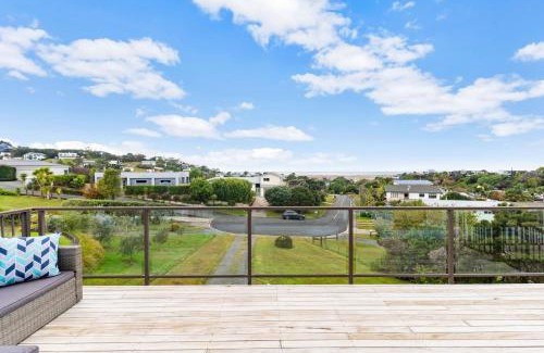 Mangawhai Heads House | Seaview Lookout - Mangawhai Heads Holiday Home