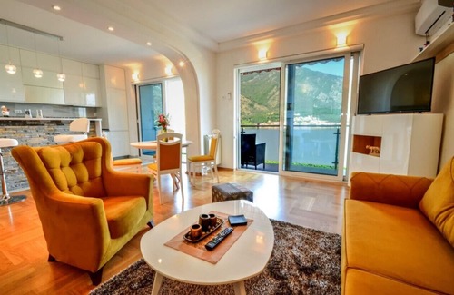 Dobrota House | Seaview luxury flat in Kotor with 2 terraces