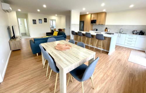 Kingscote House | Seaview on Terry Court