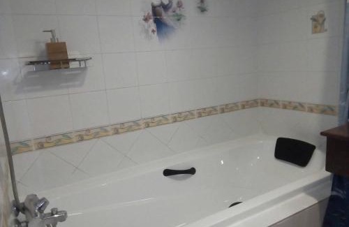 Tha Thaewawong Hotel | Seaview Sriracha Hotel