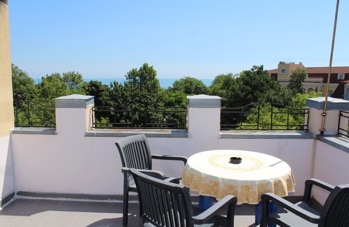 Arcadia House | Seaview Terrace in 4bd Arcadia in odessa