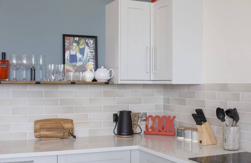 Worthing Apartment | Seaways Apartment - Sleeps 4 sea views and balcony