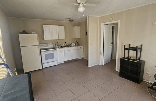 Roseland Hotel | Sebastian Gardens Inn & Suites