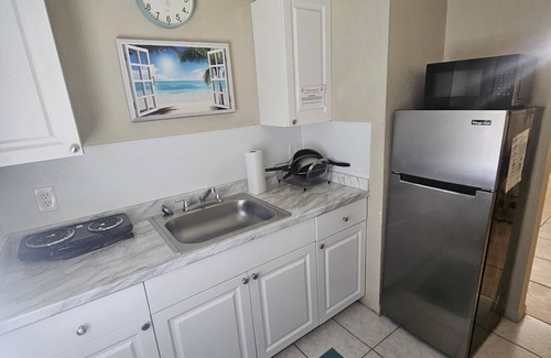 Roseland Hotel | Sebastian Gardens Inn & Suites