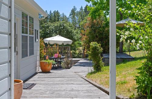 Sebastopol House | Sebastopol Farmhouse on 3 acres, fiber, kid friendly