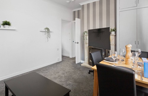 Restalrig Apartment | Secluded 2 bed apartment Edinburgh