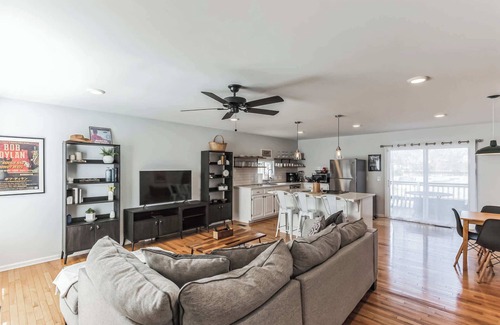 Donelson House | Secluded 3BR Home in Peaceful Neighborhood