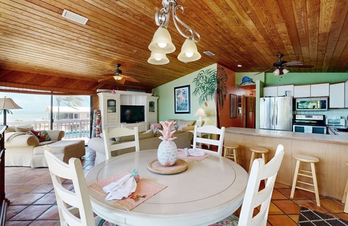 Key Largo House | Secluded beach hideaway with wide ocean views, kayaks & canoes