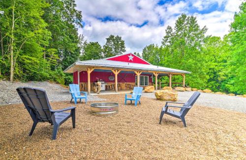 Jetson House | Secluded Brownsville Cabin with Deck and Fire Pit