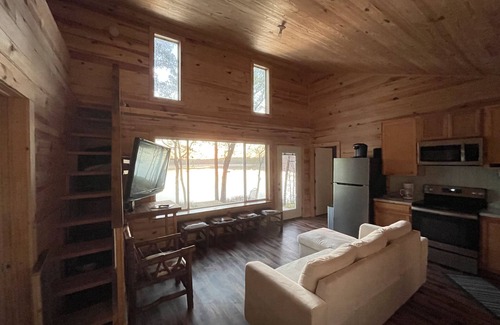 Grapeland Cabin | Secluded Cabin 1 directly on the lake