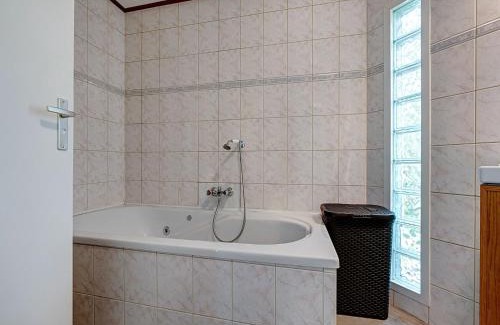 Suwald Ski Chalet | Secluded Chalet in Suwald with Hottub