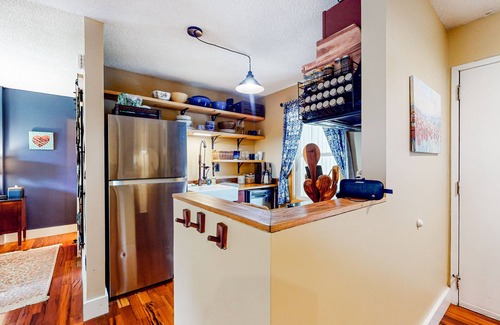 Waitsfield Condo | Secluded condo with pool, tennis court, sauna, & grill access - W/D and AC