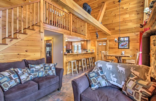 Conway House | Secluded Conway Home w/Theater Room & Hot Tub!
