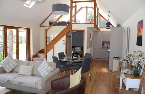 Bourton Cottage | Secluded Cotswold Retreat with views
