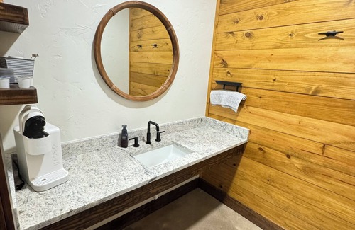 Palestine Cabin | Secluded Cozy Cabin in the East Texas Woods 20 mins. to Polar Express 2 of 2