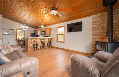 Steelville Cabin | Secluded Getaway with Private Meramec River Access and Floating