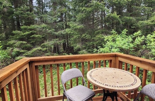 Bear Creek Apartment | Secluded group of cottages close to town
