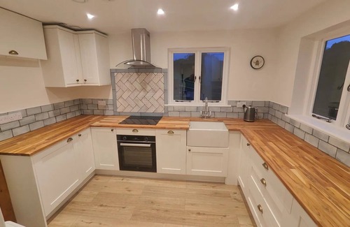 Frampton Mansell Cottage | Secluded holiday cottage in the heart of the Cotswolds with private hot tub.