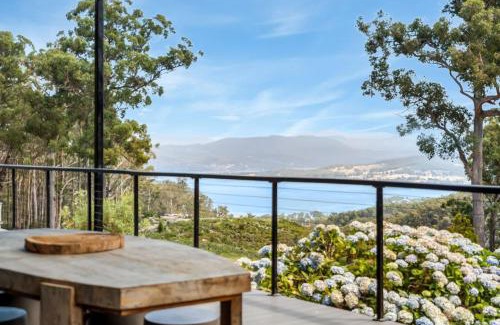 Deep Bay House | Secluded Huon Valley Lodge with Hot Tub and Cottage
