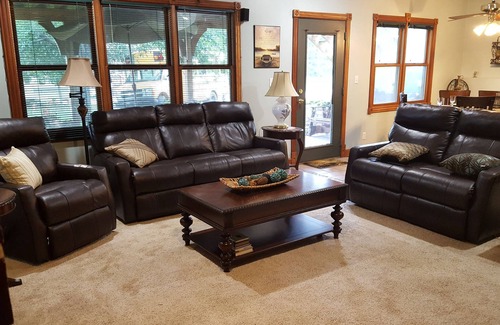 Harrisonville Bed & Breakfast | SECLUDED, INVITING 2 BEDROOM no stairs, no cleaning fee