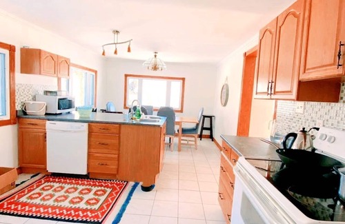 Carrying Place Cottage | Secluded Lakefront Cottage in Prince Edward County Ontario for rent.