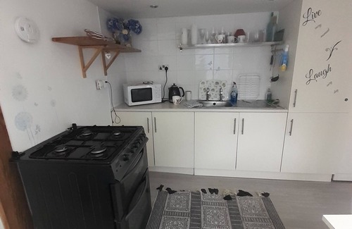Pontypridd Cabin | Secluded Little hideaway in the beautiful mountains of Llanwonno.