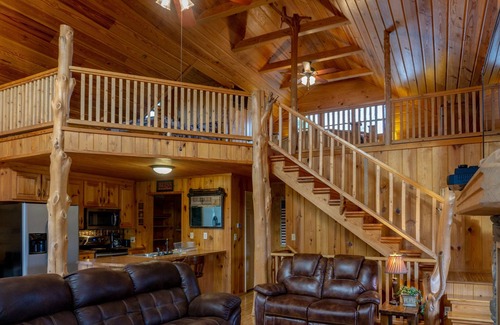 Hot Springs Cabin | Secluded Log Cabin, Mountain Top, Hot Tub, Pool Table, 5 Miles From Downtown